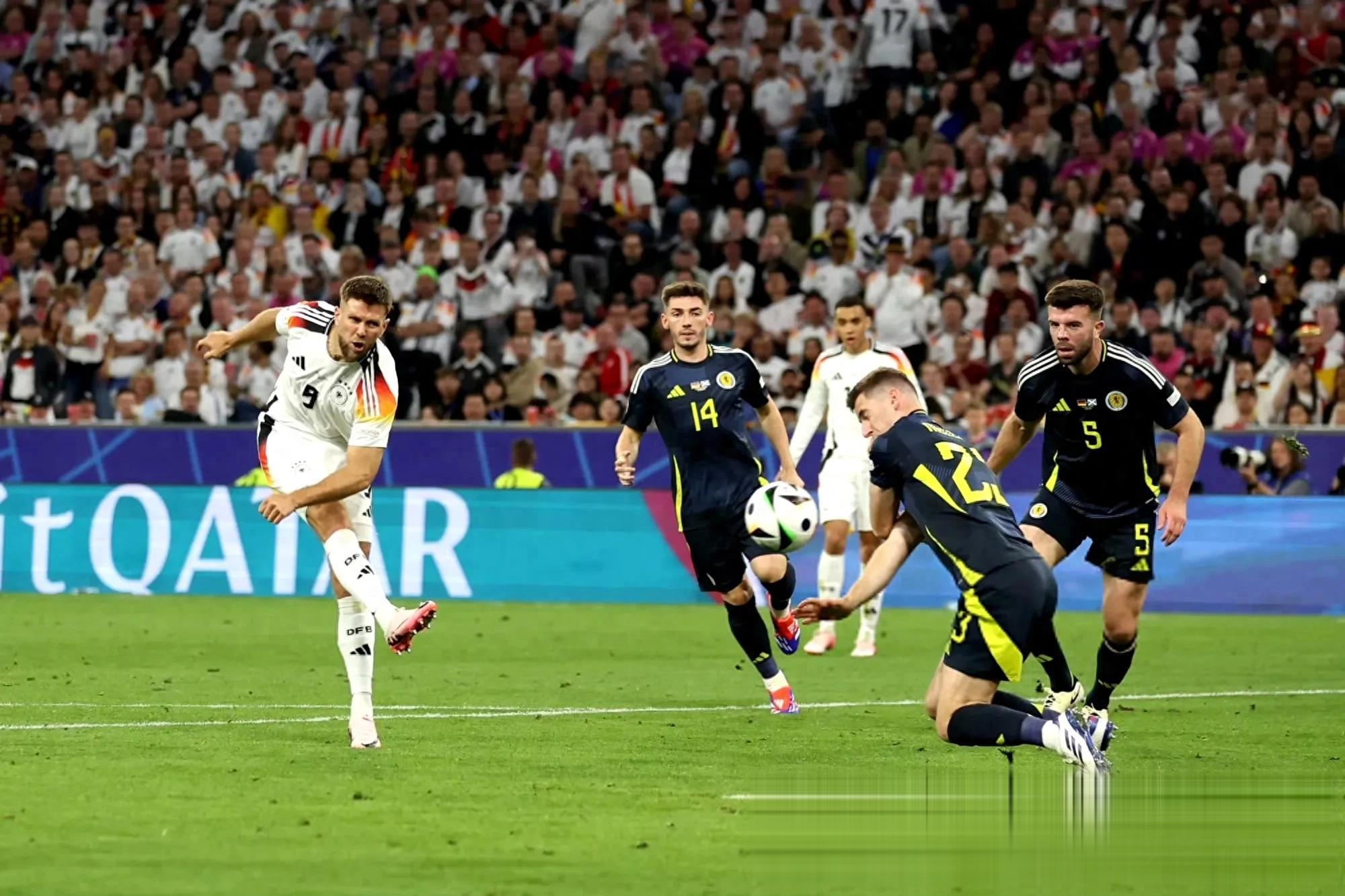 德国队战胜对手，晋级女足冠军联赛半决赛