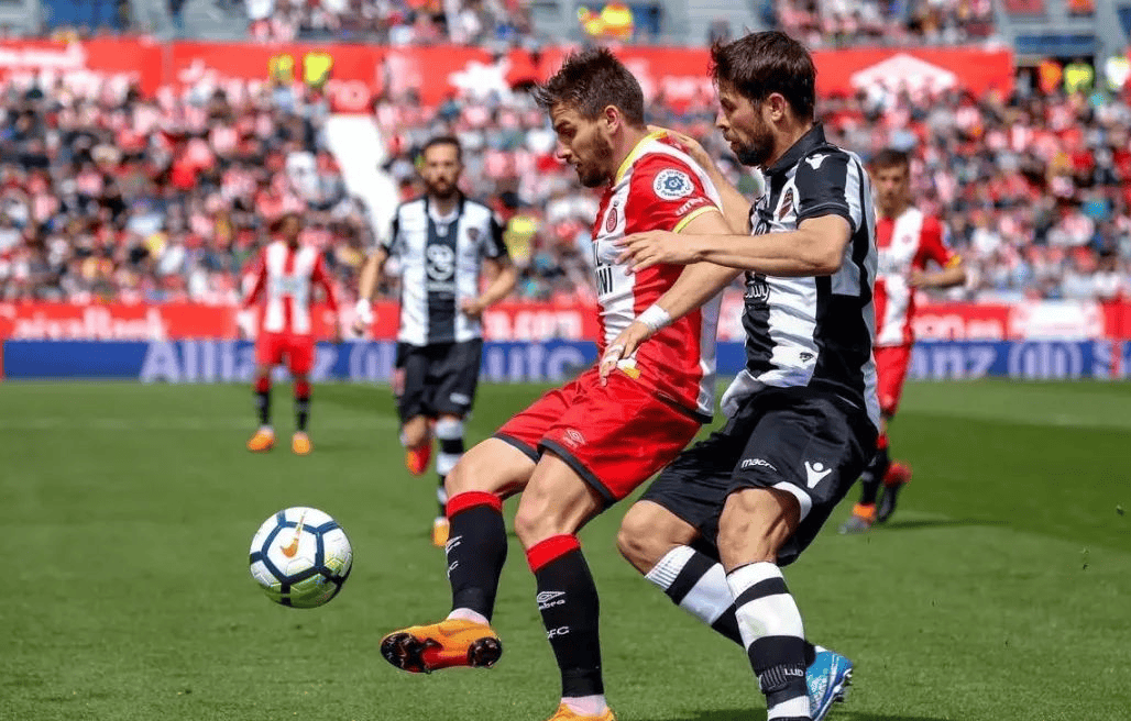 关于西甲赛场上双方球队实力对抗,角逐激烈的信息 关于西甲赛场上双方球队实力对抗,角逐激烈的信息