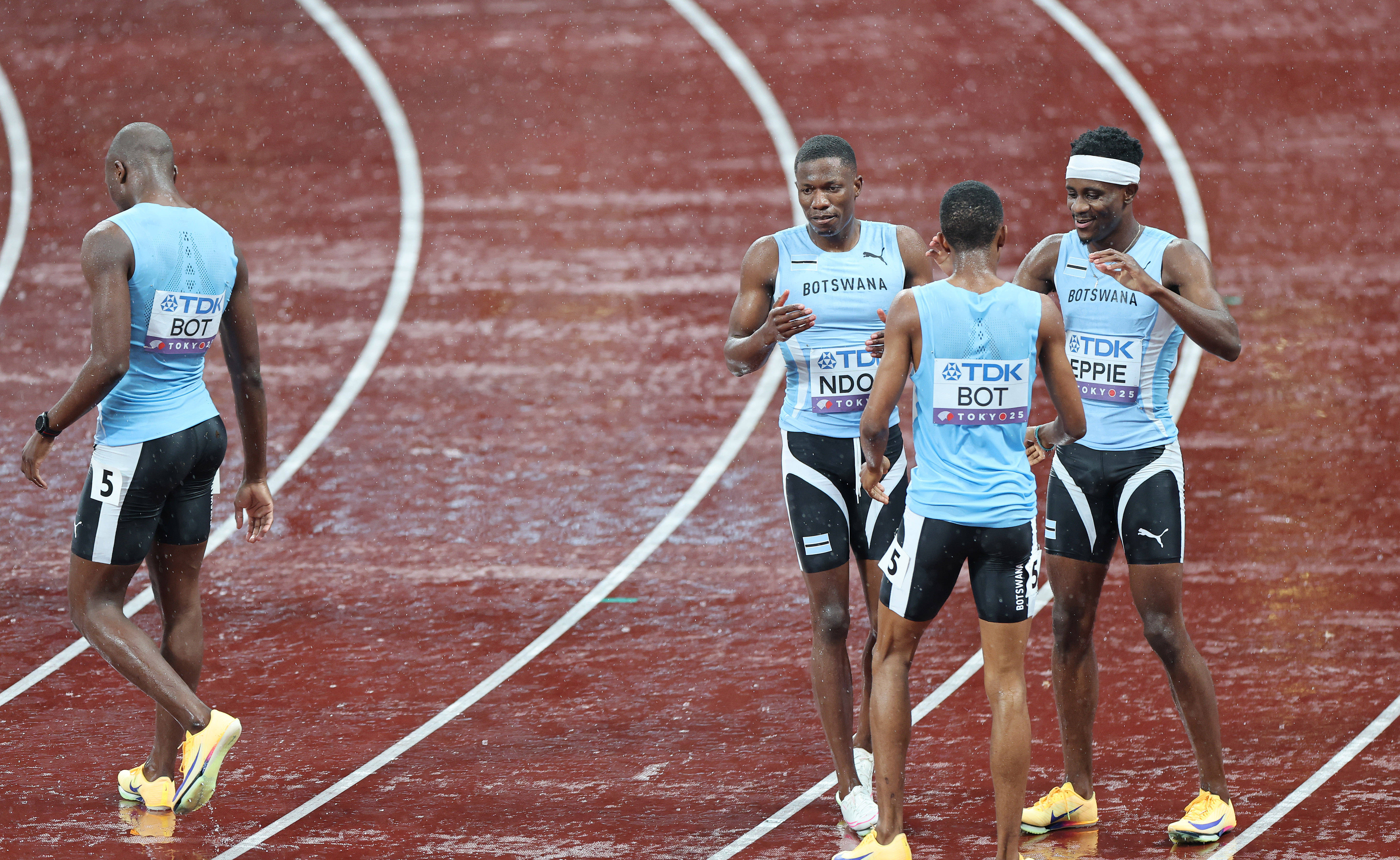 南非田径选手突破个人纪录夺冠