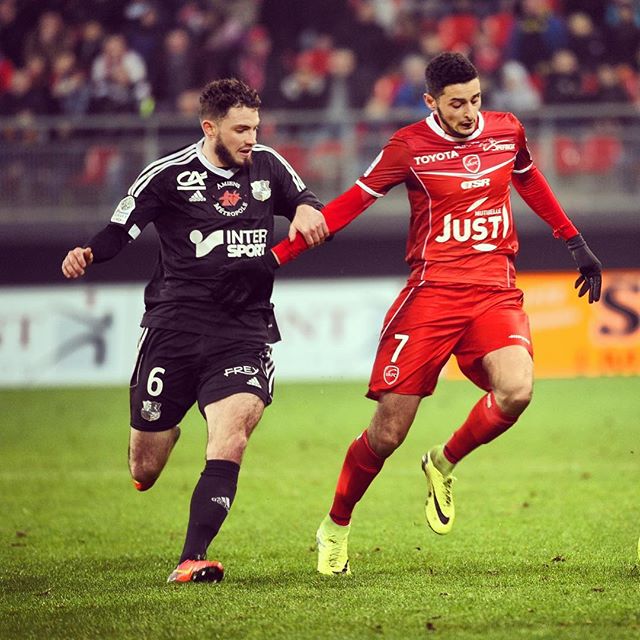 瓦朗谢纳持续保持不败,实现意外胜利 瓦朗谢纳持续保持不败,实现意外胜利