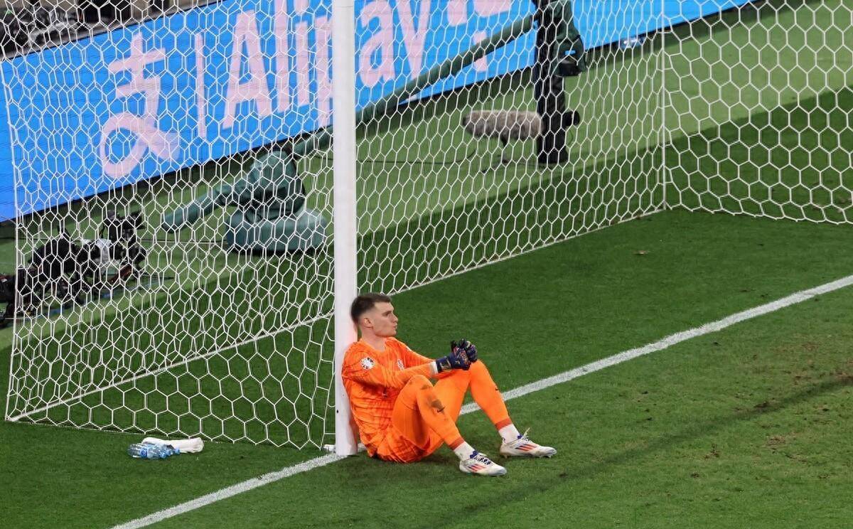 包含英格兰击败克罗地亚，穆里尼奥突破后传中破门得分！的词条