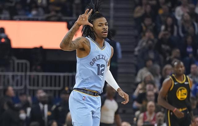 镶金战袍大胜灰熊，全队士气高昂